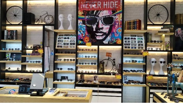 如何設計手機用的亞克力展示架呢？